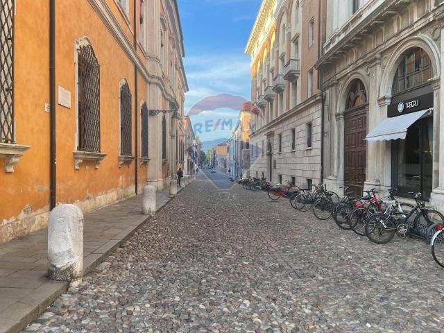 Appartamento in vendita a Centro cittadino, Ferrara