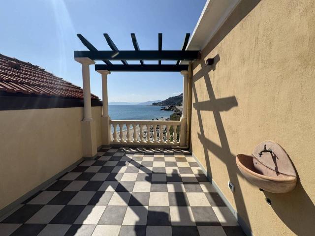 Palazzo in vendita a Finale Ligure, Liguria
