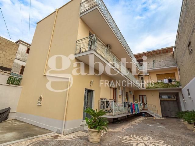 Palazzo in vendita a Frattamaggiore, Napoli