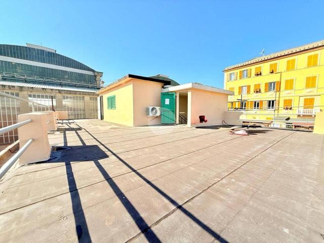 Palazzo in vendita a Medio Ponente, Serra Riccò