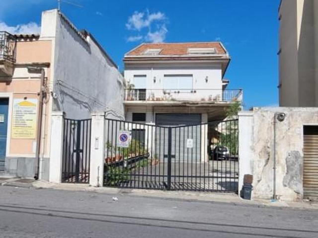 Palazzo in vendita a Giarre, Sicilia