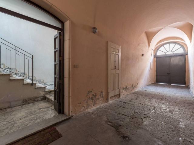 Palazzo in vendita a Giarre, Sicilia