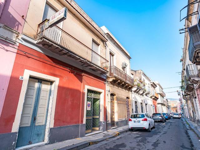 Palazzo in vendita a Giarre, Sicilia