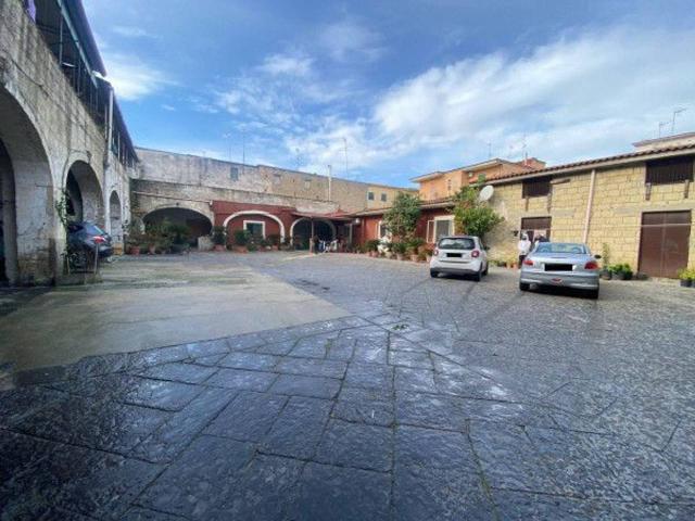 Palazzo in vendita a Starza, Giugliano in Campania
