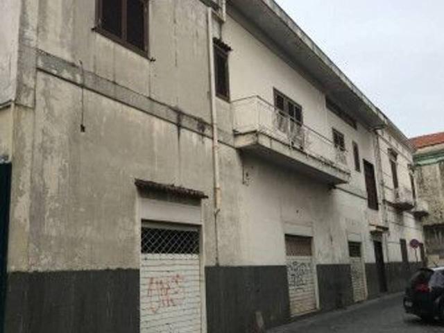 Palazzo in vendita a Giugliano In Campania, Campania