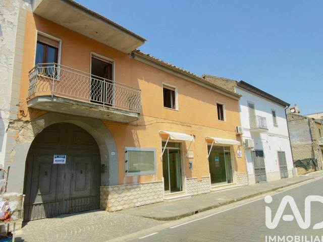Palazzo in vendita a Grazzanise, Campania