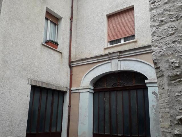 Palazzo in vendita a Gualdo Tadino, Umbria