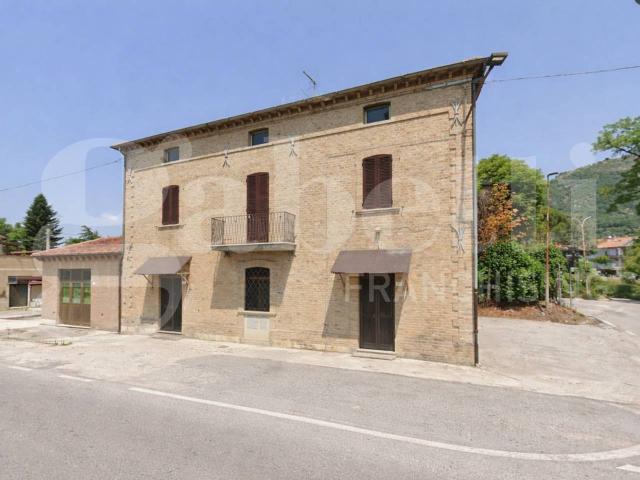 Palazzo in vendita a Gubbio, Umbria