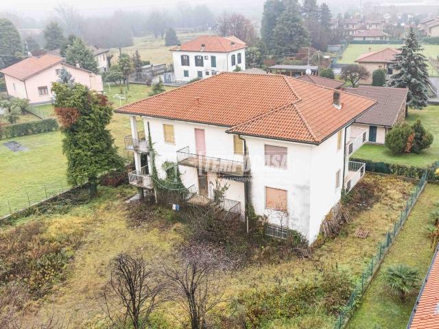 Palazzo in vendita a Inverigo, Lombardia