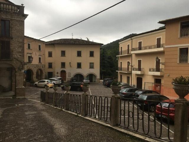 Palazzo in vendita a Isola Del Gran Sasso, Abruzzo