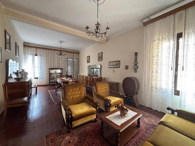 Palazzo in vendita a Lendinara, Veneto