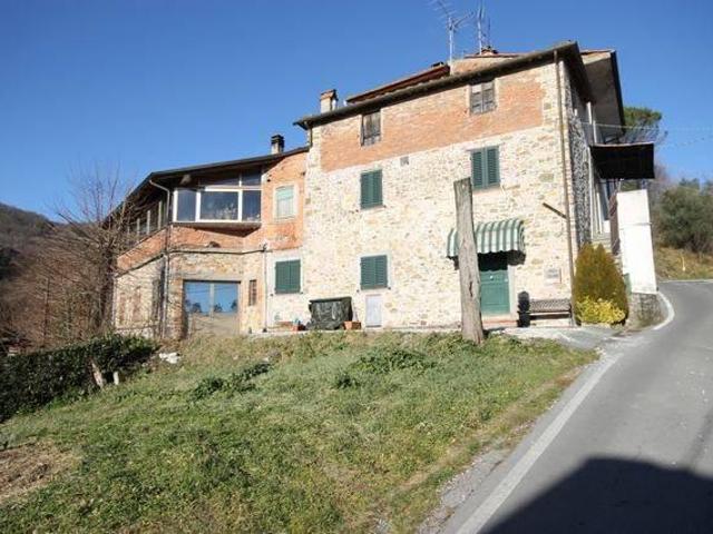 Palazzo in vendita a Bagni Di Lucca Ponte, Toscana