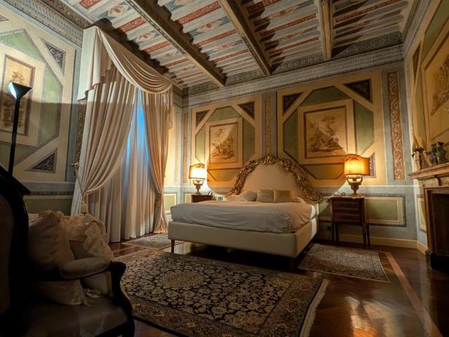 Palazzo in vendita a Centro storico, Marche