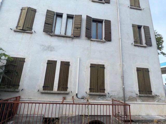 Palazzo in vendita a Valletta Paiolo, San Giorgio Di Mantova