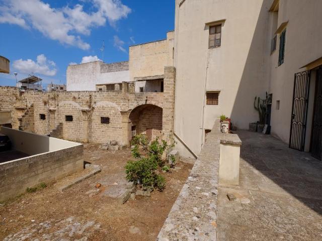 Palazzo in vendita a Puglia, Lecce