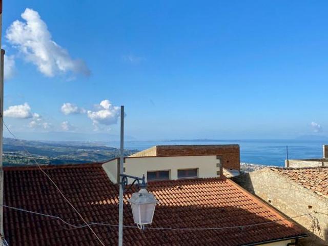 Palazzo in vendita a VI Circoscrizione, Messina