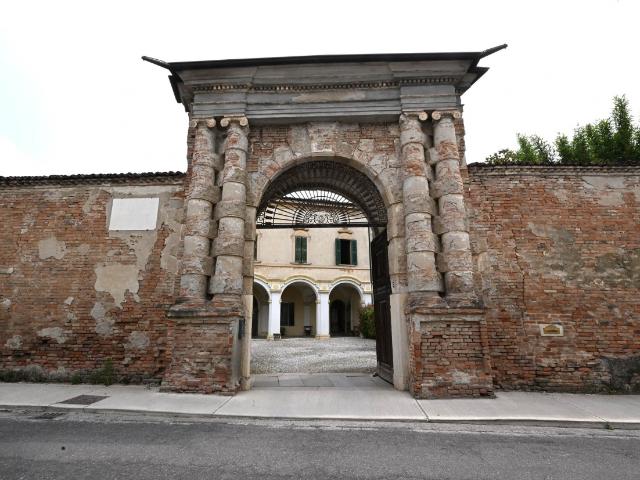 Palazzo in vendita a Milzano, Lombardia