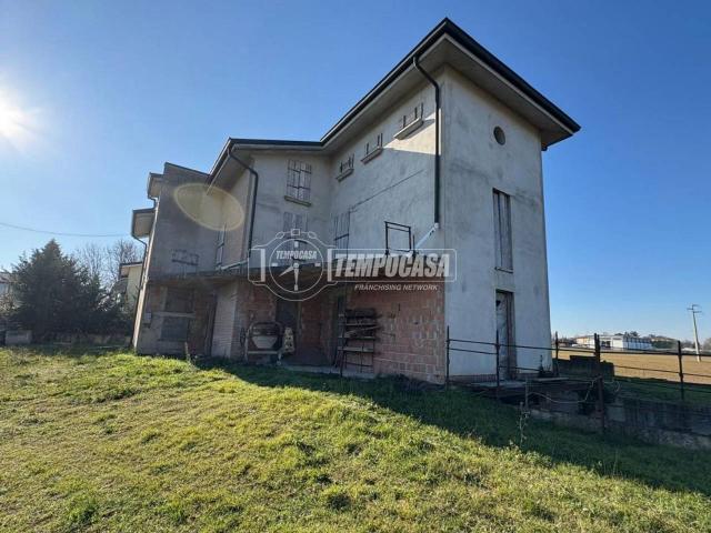 Palazzo in vendita a Unione Comuni Modenesi Area Nord, Mirandola