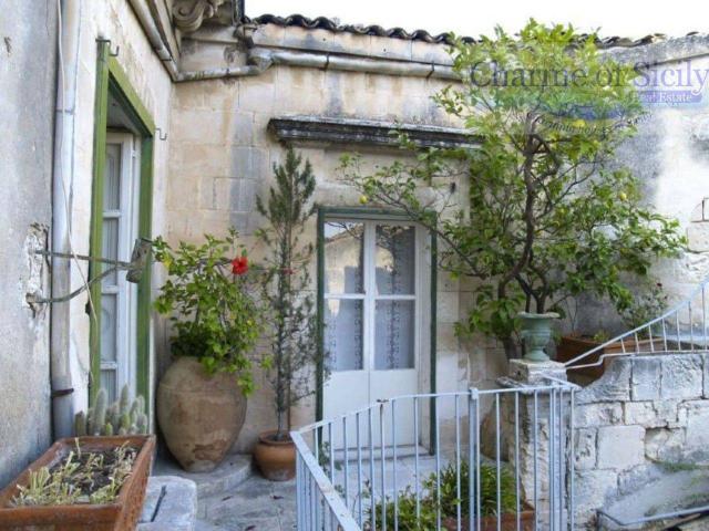 Palazzo in vendita a Modica Alta, Marina Di Modica