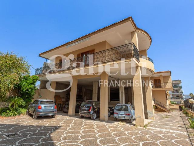 Palazzo in vendita a Mugnano Di Napoli, Napoli