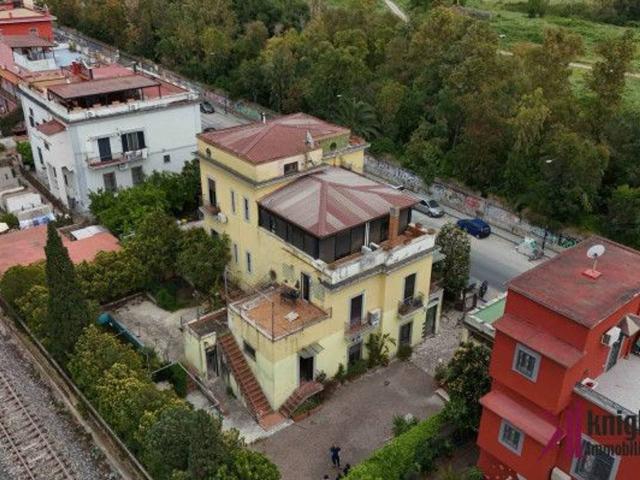 Palazzo in vendita a Coroglio, Napola