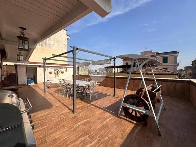 Palazzo in vendita a Municipalità 7, Campania