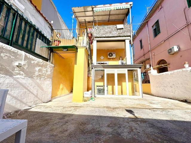 Palazzo in vendita a Municipalità 10, Campania