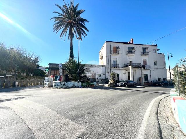 Palazzo in vendita a Napoli
