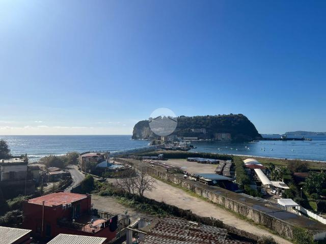 Palazzo in vendita a Coroglio, Campania