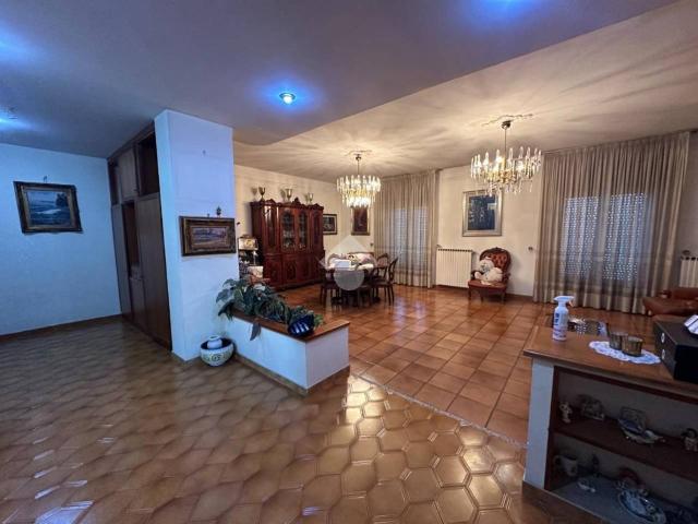 Palazzo in vendita a Municipalità 6, Campania