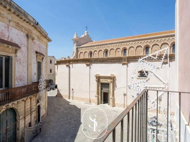 Palazzo in vendita a Puglia, Lecce