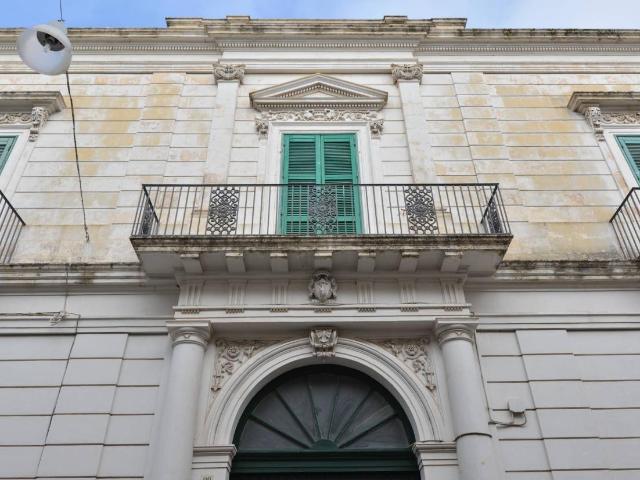 Palazzo in vendita a Puglia, Brindisi