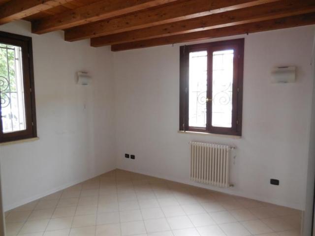 Palazzo in vendita a Barriera Torino, Piacenza