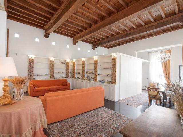 Palazzo in vendita a Piacenza