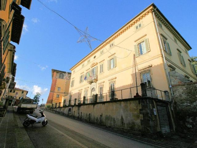 Palazzo in vendita a Poggio A Caiano