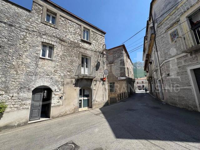Palazzo in vendita a Prata Sannita, Campania