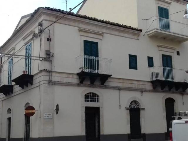 Palazzo in vendita a Ragusa Ibla, Ragusa