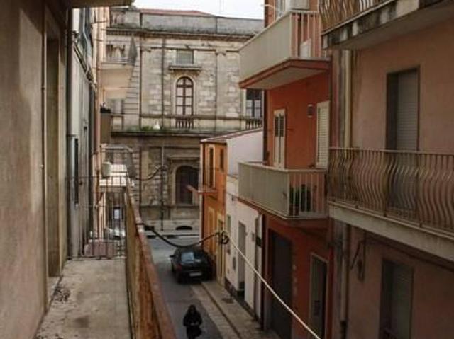 Palazzo in vendita a Cappuccini, Ragusa