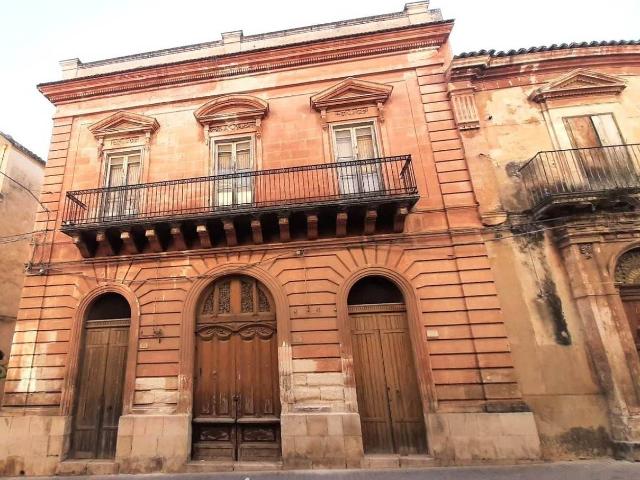 Palazzo in vendita a Ragusa Ibla, Ragusa