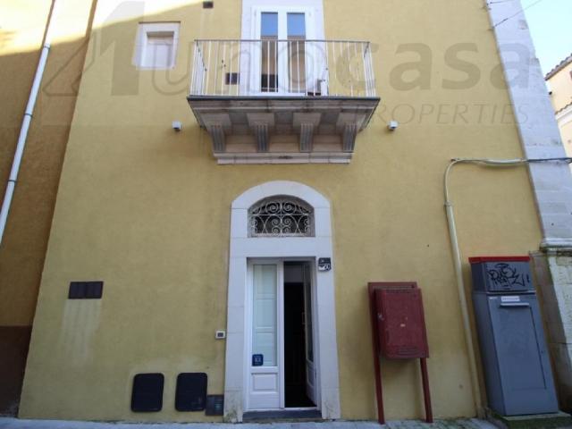 Palazzo in vendita a Ragusa Ibla, Ragusa