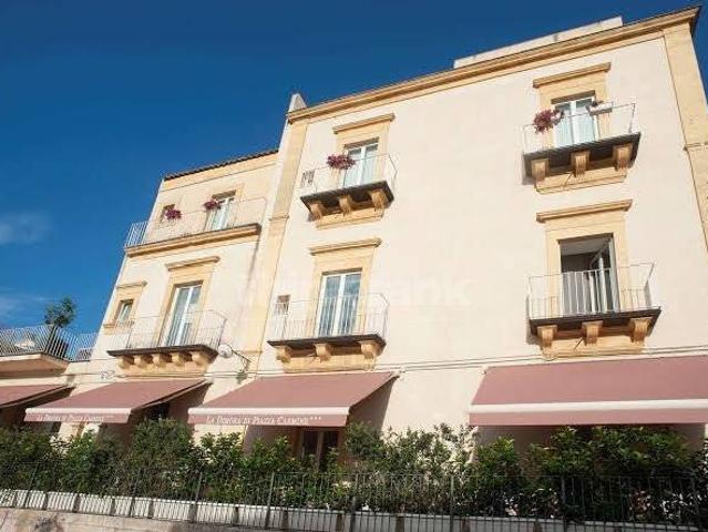 Palazzo in vendita a Ragusa Ibla, Ragusa