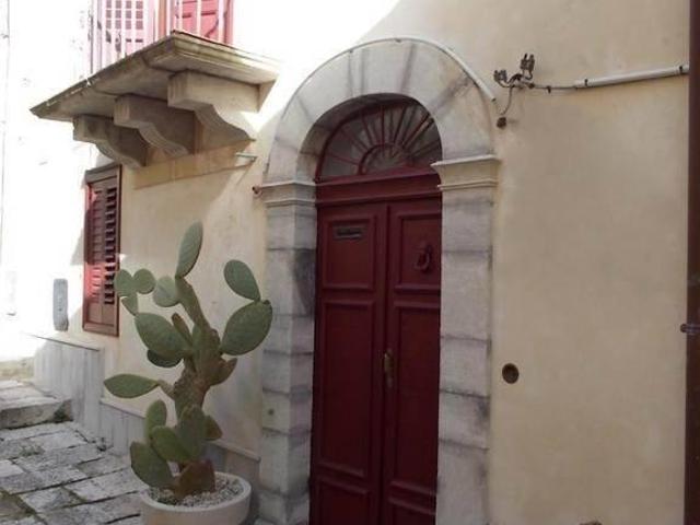 Palazzo in vendita a Ragusa, Ragusa Ibla