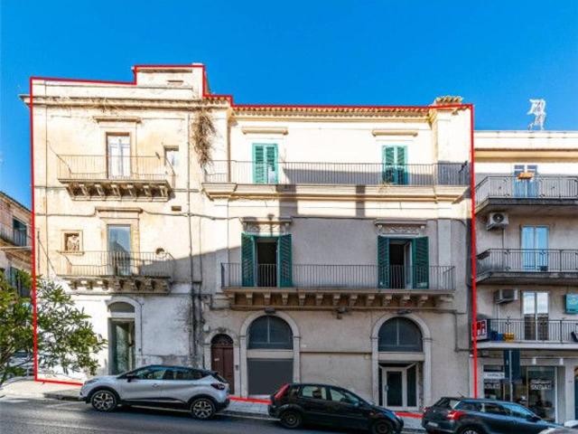Palazzo in vendita a Ragusa Ibla, Ragusa