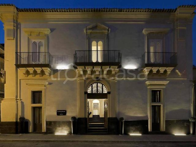 Palazzo in vendita a Ragusa Ibla, Ragusa