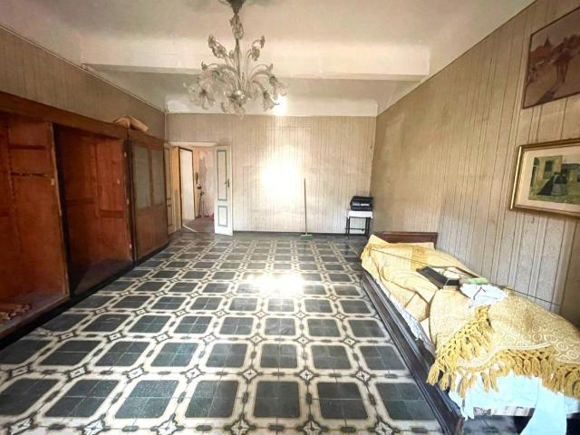Palazzo in vendita a San Francesco-Giardini Pubblici, Re