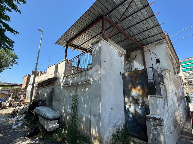 Palazzo in vendita a Casal Bruciato, Roma