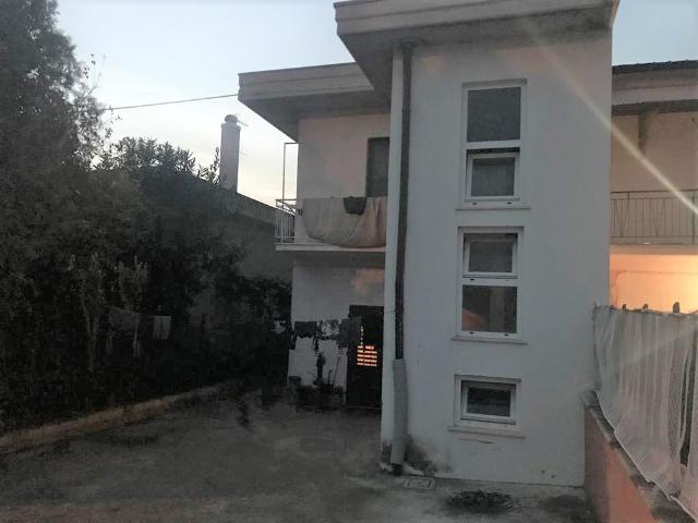 Palazzo in vendita a Roseto Degli Abruzzi, Abruzzo