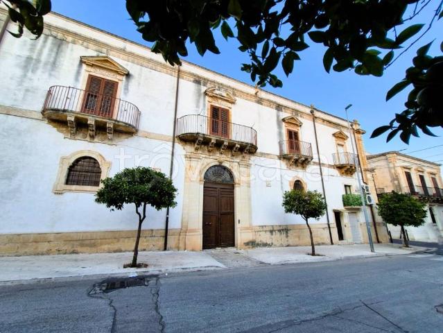 Palazzo in vendita a Rosolini, Siracusa