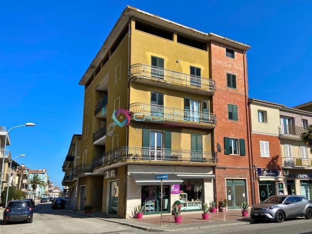 Palazzo in vendita a Porto d'Ascoli centro, Marche