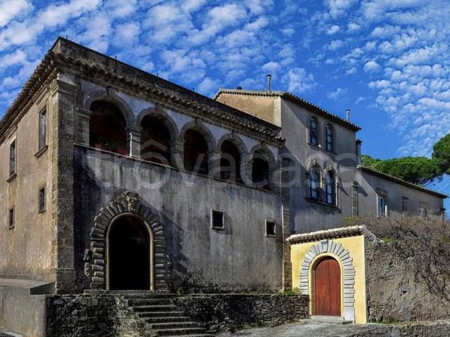 Palazzo in vendita a Calabria, Catanzaro